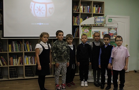 В районной библиотеке в клубе «Читай-ка» 26 сентября прошло занятие «Малышам о профессиях»