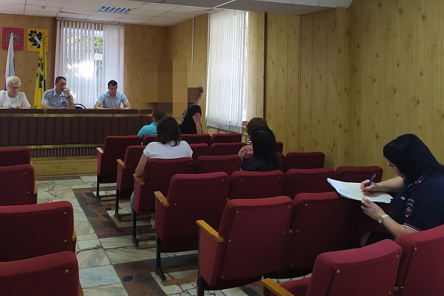 04 августа  состоялось  заседание Комиссии по делам несовершеннолетних и защите их прав