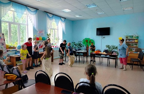 2 июля в Детском секторе РДК прошла игровая - познавательная программа «В гостях у подсолнуха» 2 июля в Детском секторе РДК прошла игровая - познавательная программа «В гостях у подсолнуха»