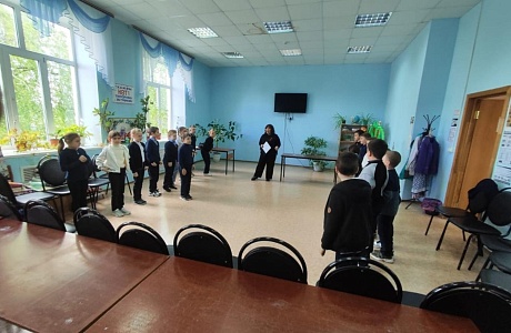 В преддверии празднования 80-ой годовщины Победы 6 Мая в детском секторе РДК прошла познавательно - игровая программа для детей "Мы помним, мы гордимся"