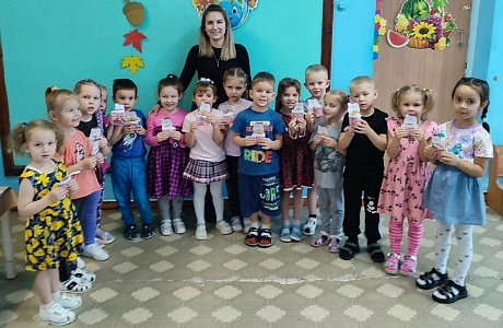 Районной библиотекой в детском саду «Улыбка» 18 ноября проведен праздник «Поздравляем Дедушку Мороза!».