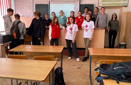Волонтеры-медики провели тематический урок, посвященный Дню работника скорой медицинской помощи