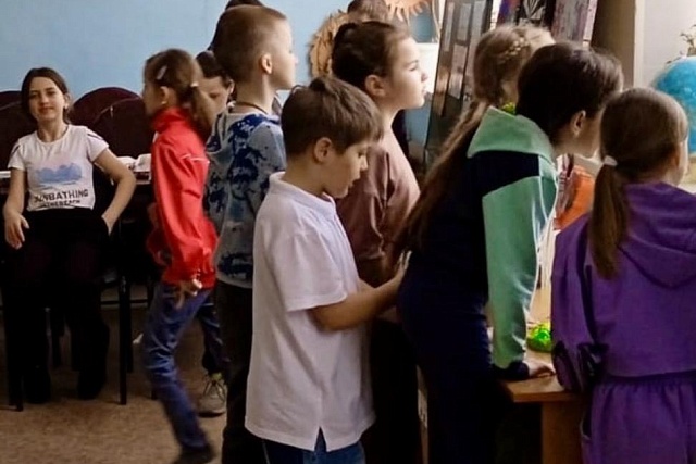 В любительском объединении "Щит и меч" районного дома культуры 29 марта 2024 года прошла игровая познавательная программа "Весёлый светофор"