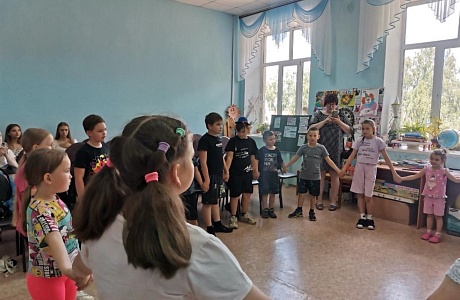 В детском секторе районного Дома культуры 5 июня 2024 года прошла игровая программа «Карусель» В детском секторе районного Дома культуры 5 июня 2024 года прошла игровая программа «Карусель»