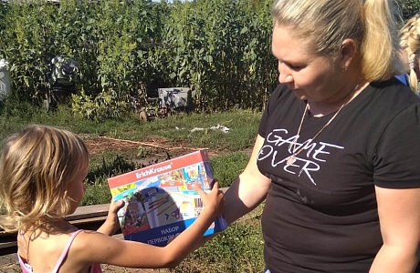 Семьи Колышлейского района получили продуктовую помощь и канцелярские наборы первоклассникам