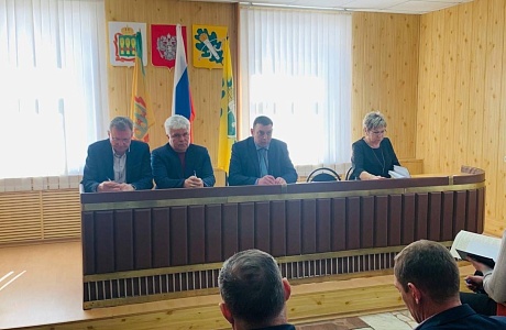 В Администрации Колышлейского района 4 апреля 2023 года глава администрации района Михаил Максимов провел совещание В Администрации Колышлейского района 4 апреля 2023 года глава администрации района Михаил Максимов провел совещание
