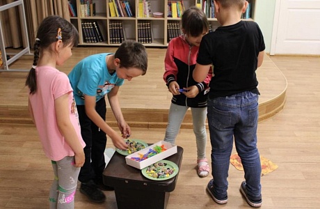 20 июня в районной библиотеке прошла книжная эстафета солнечного лета «Каникулы без скуки»
