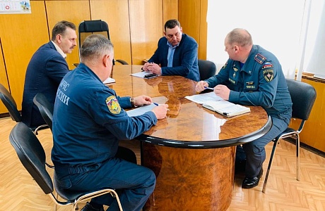 В Администрации Колышлейского района 27 марта 2024 года проведена рабочая встреча Главы Колышлейского района М.С. Максимова начальника 1 ПСО ФПС ГПС ГУ МЧС России 