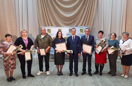 Муниципальных служащих и депутатов Колышлейского района поздравили с профессиональным праздником Муниципальных служащих и депутатов Колышлейского района поздравили с профессиональным праздником