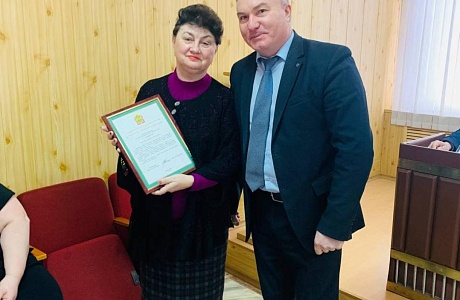 Глава Администрации Колышлейского района Вильдан Узбеков 1 марта 2022 года вручил благодарственное письмо Губернатора Пензенской области главному редактору газеты «Трудовая честь» Глава Администрации Колышлейского района Вильдан Узбеков 1 марта 2022 года вручил благодарственное письмо Губернатора Пензенской области главному редактору газеты «Трудовая честь»