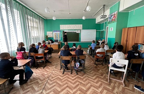 Сотрудники отделения ГИБДД 13 мая провели профилактическое мероприятие в МОУ СОШ с.Берёзовка 