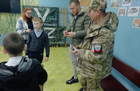 5 декабря для обучающихся филиала №9 МБОУ ДО ДШИ был проведен классный час "Герой никогда не умрëт - он вечно в народе живëт"
