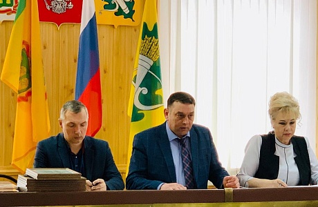 26 марта 2024 года Глава Колышлейского района Михаил Максимов провел совещание с руководителями организаций и учреждений района, главами администраций района