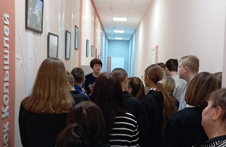 В модельной библиотеке для учащихся школы села Красная Горка была проведена обзорная экскурсия 