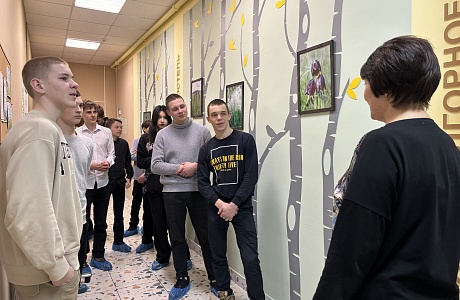 В модельной библиотеке для учащихся школы с. Старая Потловка была 19 марта 2025 года проведена экскурсия «Путешествие сквозь века» 