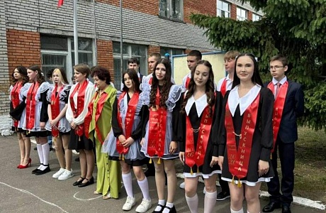 В Колышлейском районе 26 мая прошли торжественные линейки - Последний звонок В Колышлейском районе 26 мая прошли торжественные линейки - Последний звонок