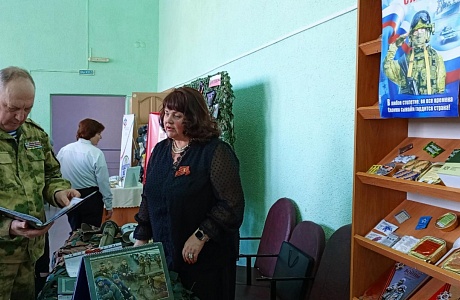 22 февраля заведующая краеведческого музея Ираида Захезина представила экспозицию" Память нужна живым" для жителей и гостей р.п.Колышлей 