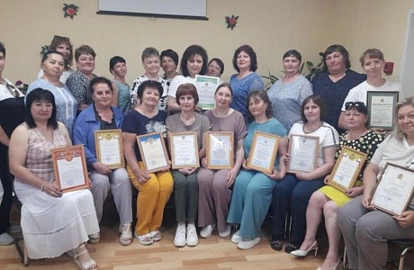 В Колышлейском районе наградили социальных работников по случаю их профессионального праздника В Колышлейском районе наградили социальных работников по случаю их профессионального праздника