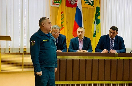Сегодня, 30 января 2024 года Глава Колышлейского района Михаил Максимов провел совещание с руководителями организаций и учреждений района