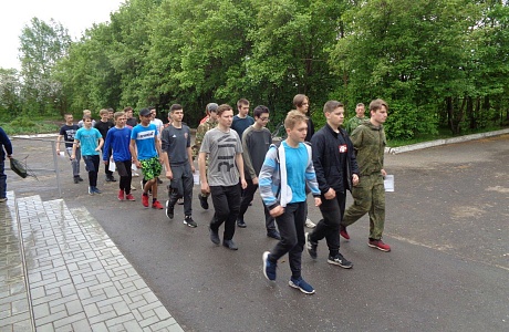       С 17 по 21 мая 2021 года  на базе МОУ СОШ п. Родниковский  были проведены 5-дневные учебные сборы с обучающимися 10-х классов, проходящими подготовку по основам военной службы. 