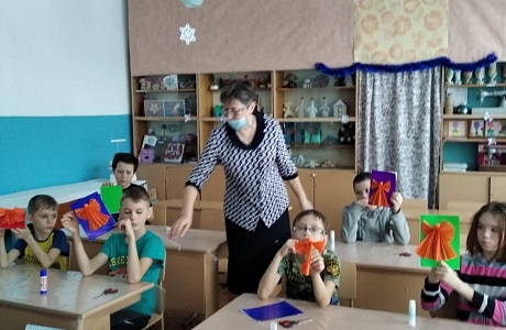 Мастер - класс по изготовлению Новогодней открытки прошел в МОУ СОШ с.Телегино 4 января Мастер - класс по изготовлению Новогодней открытки прошел в МОУ СОШ с.Телегино 4 января
