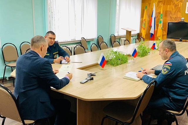 В администрации Колышлейского района 14 ноября прошло совещание о подготовки к прохождению осенне-зимнего пожароопасного периода и стабилизации обстановки с пожарами