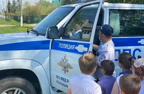 В День защиты детей автоинспекторы предупреждают родителей о контроле за детьми на проезжей части!