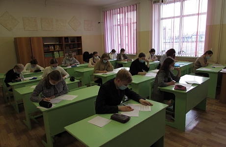 Учащиеся 10 класса приступили к выполнению региональных контрольных работ