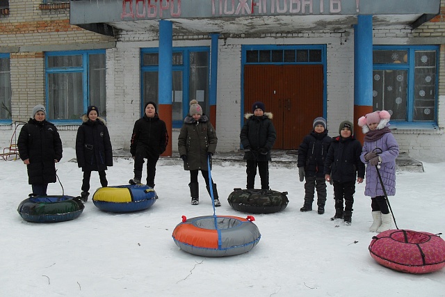 были проведены спортивные состязания «Саночные  эстафеты». 