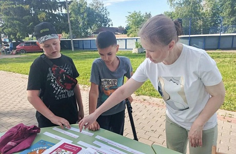 Районная библиотека 12 июня приняла участие в праздничной программе, посвящённой Дню России