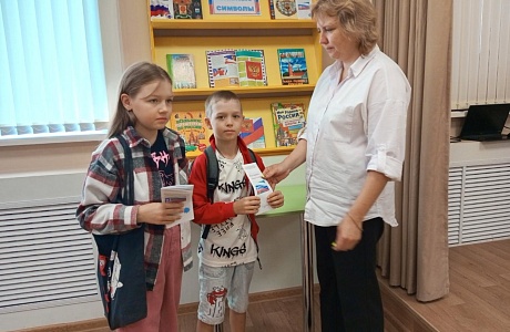 Колышлейцы 22 августа 2023 года активно приняли участие в флаер-акции «Флаг державы – символ славы» Колышлейцы 22 августа 2023 года активно приняли участие в флаер-акции «Флаг державы – символ славы»