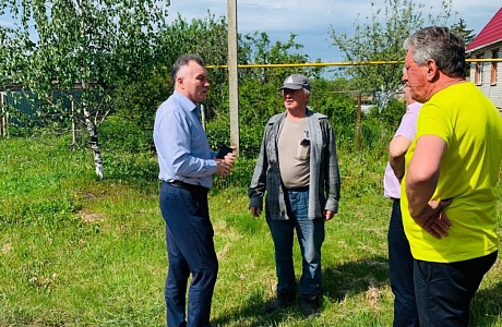 С рабочим визитом, 2 июня 2022 года глава администрации района Вильдан Узбеков посетил деревню Манцеровку