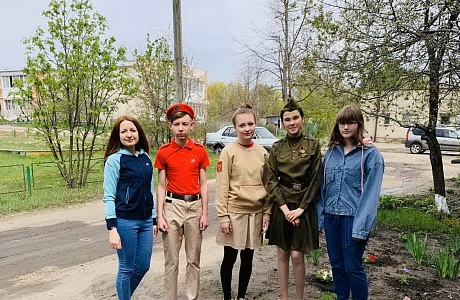 7 мая волонтёры и юнармейцы МОУ СОШ №1 и №2 р.п.Колышлей, ООШ с.Катковка поздравили ветеранов Великой Отечественной войны