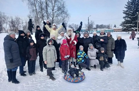 Праздник радости, веселья и хорошего настроения подарили 2 января 2026 года жителям посёлка педагоги и учащиеся МОУ СОШ №1 р.п.Колышлей