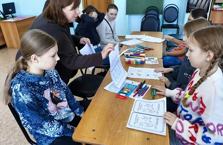 В детском секторе РДК 11 февраля 2025 года прошла трогательная акция "Напиши письмо солдату".