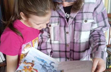 Во второй день лагеря в МОУ СОШ с.Телегино состоялся  тематический час «Открывая страницы интересной книги»