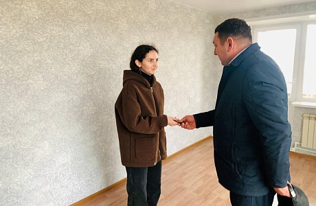 Торжественное вручение комплекта ключей от жилых помещений детям-сиротам и детям, оставшимся без попечения родителей