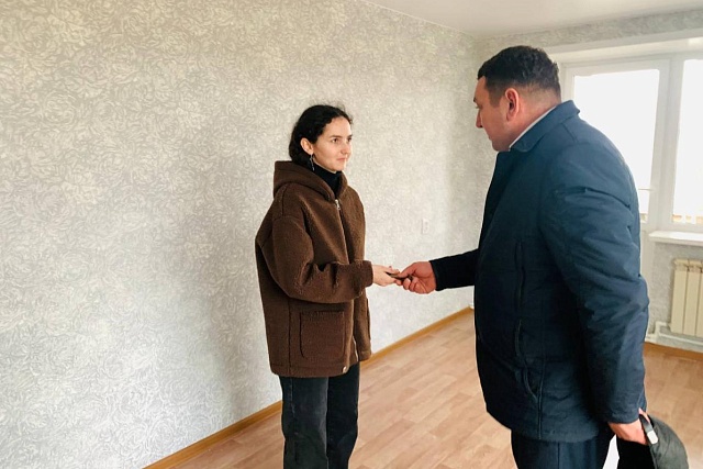 Торжественное вручение комплекта ключей от жилых помещений детям-сиротам и детям, оставшимся без попечения родителей