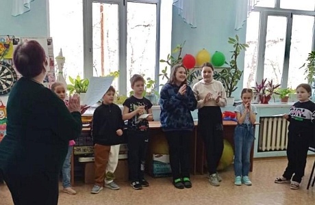 В Любительском объединении "Почемучка" районного дома культуры 28 марта 2024 года прошла конкурсно-игровая программа "Соображалки" 