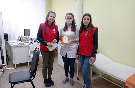Волонтеры-медики приняли участие в акции "Открытка трудящимся", приуроченной к 1 маю – Празднику весны и труда!