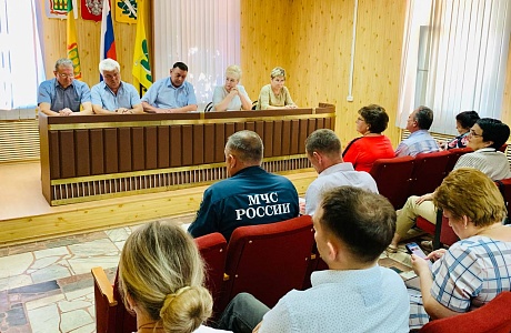 Глава Колышлейского района Михаил Максимов провел совещание с руководителями организаций и учреждений района, главами администраций поселений района, руководителями структурных подразделений администрации района
