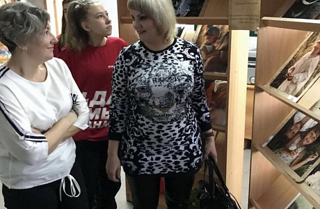 Ко «Дню матери» в районном доме культуры Колышлейского района представлена фотовыставка «Глазами женщины»