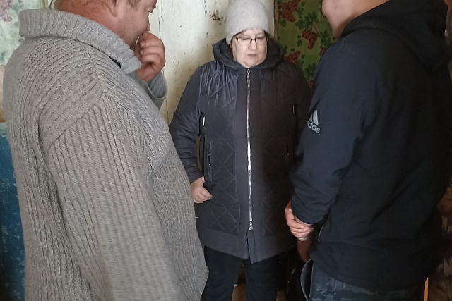 Продолжаются рейды по месту жительства семей, состоящих на профилактическом учете Продолжаются рейды по месту жительства семей, состоящих на профилактическом учете