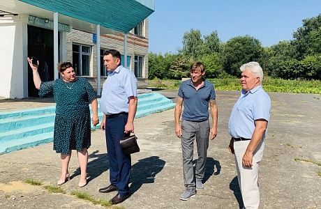 В селе Березовка продолжается ремонт здания школы В селе Березовка продолжается ремонт здания школы