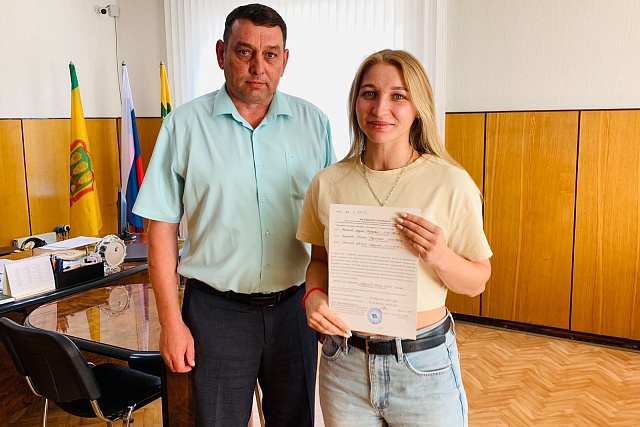 В Колышлейском районе 18 августа молодым семьям вручены жилищные сертификаты В Колышлейском районе 18 августа молодым семьям вручены жилищные сертификаты