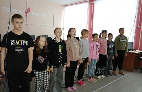 В МОУ ООШ с. Хопер  27 декабря  прошла акция «Наряди ёлочку»