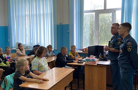 В летнем при школьном лагере в р.п. Колышлей в МОУ СОШ №1 им. А. С. Пушкина с детьми была проведена беседа по требованиям пожарной безопасности в быту В летнем при школьном лагере в р.п. Колышлей в МОУ СОШ №1 им. А. С. Пушкина с детьми была проведена беседа по требованиям пожарной безопасности в быту