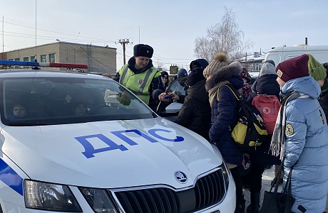 Сотрудники отделения ГИБДД МО МВД России «Колышлейский» провели с учащимися МОУ СОШ № 1 р.п. Колышлей профилактическое мероприятие на тему:«Патрульный автомобиль ДПС»