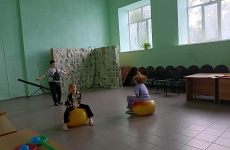 21 июня в танцевальном зале РДК прошла спортивная эстафета «Один за всех и все за одного». 21 июня в танцевальном зале РДК прошла спортивная эстафета «Один за всех и все за одного».
