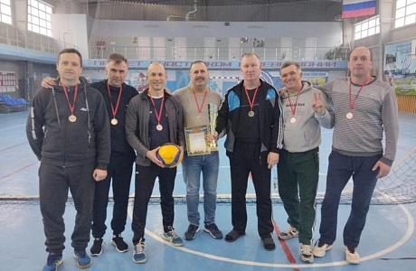 23 декабря 2023 г. в г.Ртищево прошел межрегиональный турнир по волейболу среди ветеранов